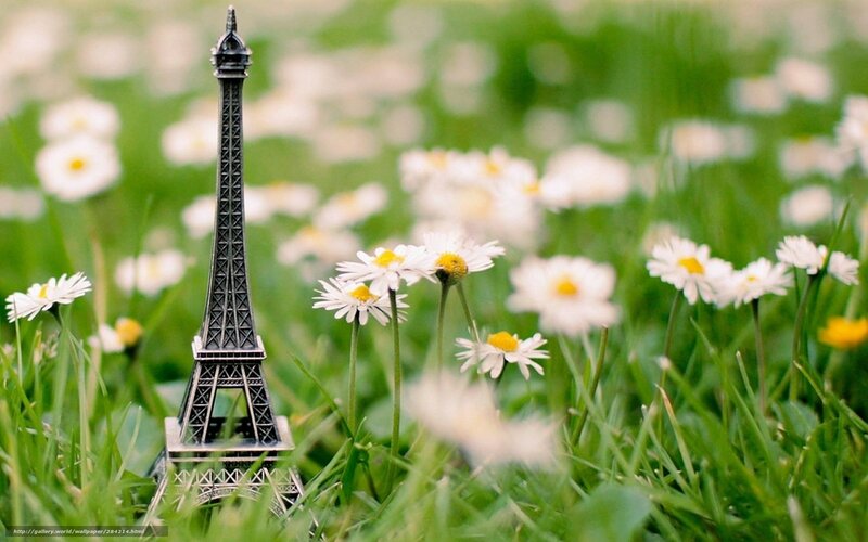 Eiffel Tower Model — Green