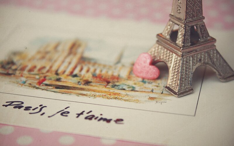 Eiffel Tower Model — Pink, Romantic