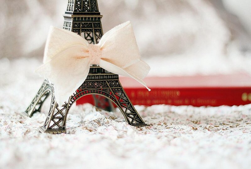 Eiffel Tower Model — White, Calm