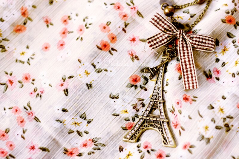 Eiffel Tower Necklace — White