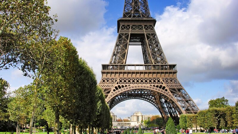Eiffel Tower on a sunny day