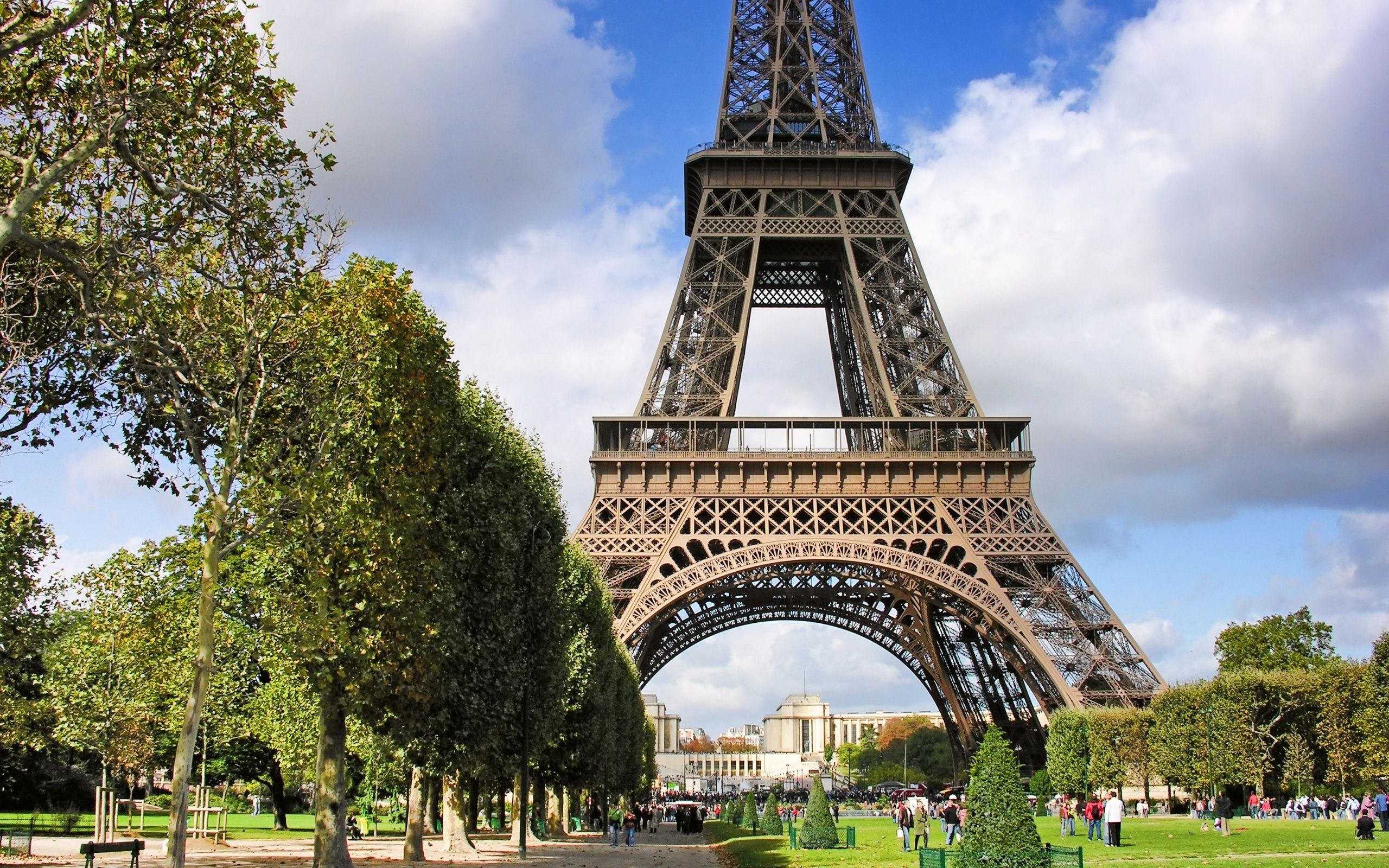 Eiffel Tower on a sunny day