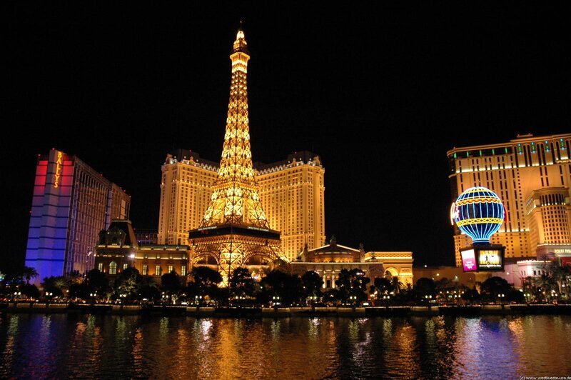 Eiffel Tower Replica — Gold