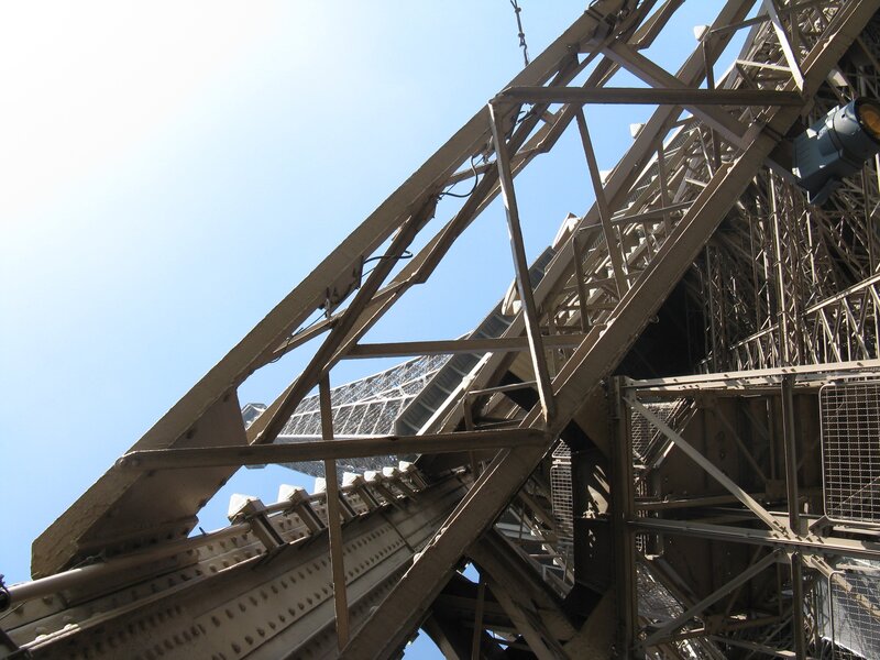 Eiffel Tower structure details