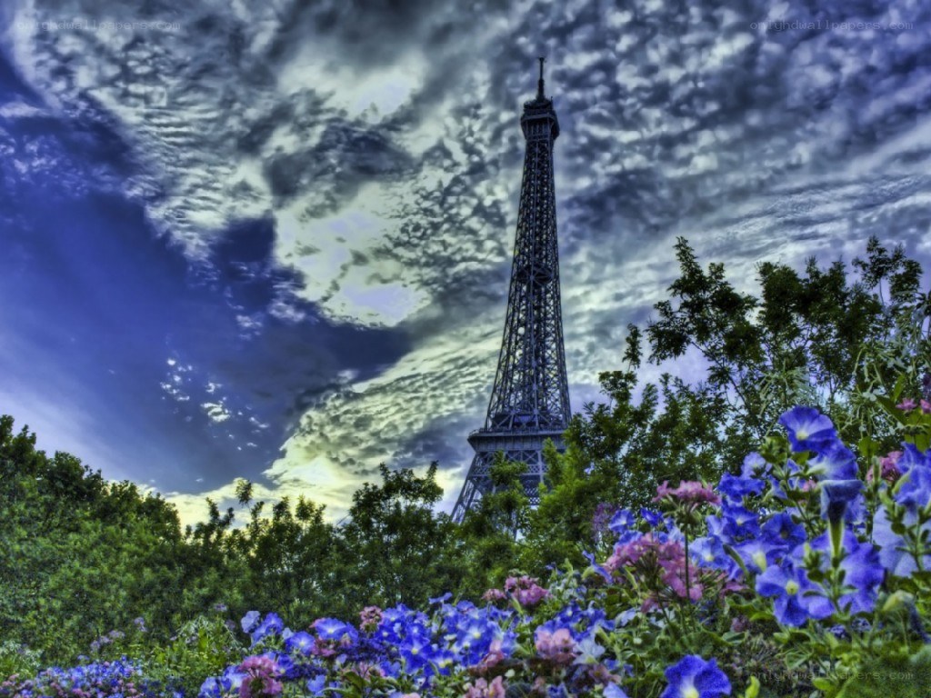 Eiffel Tower with flowers