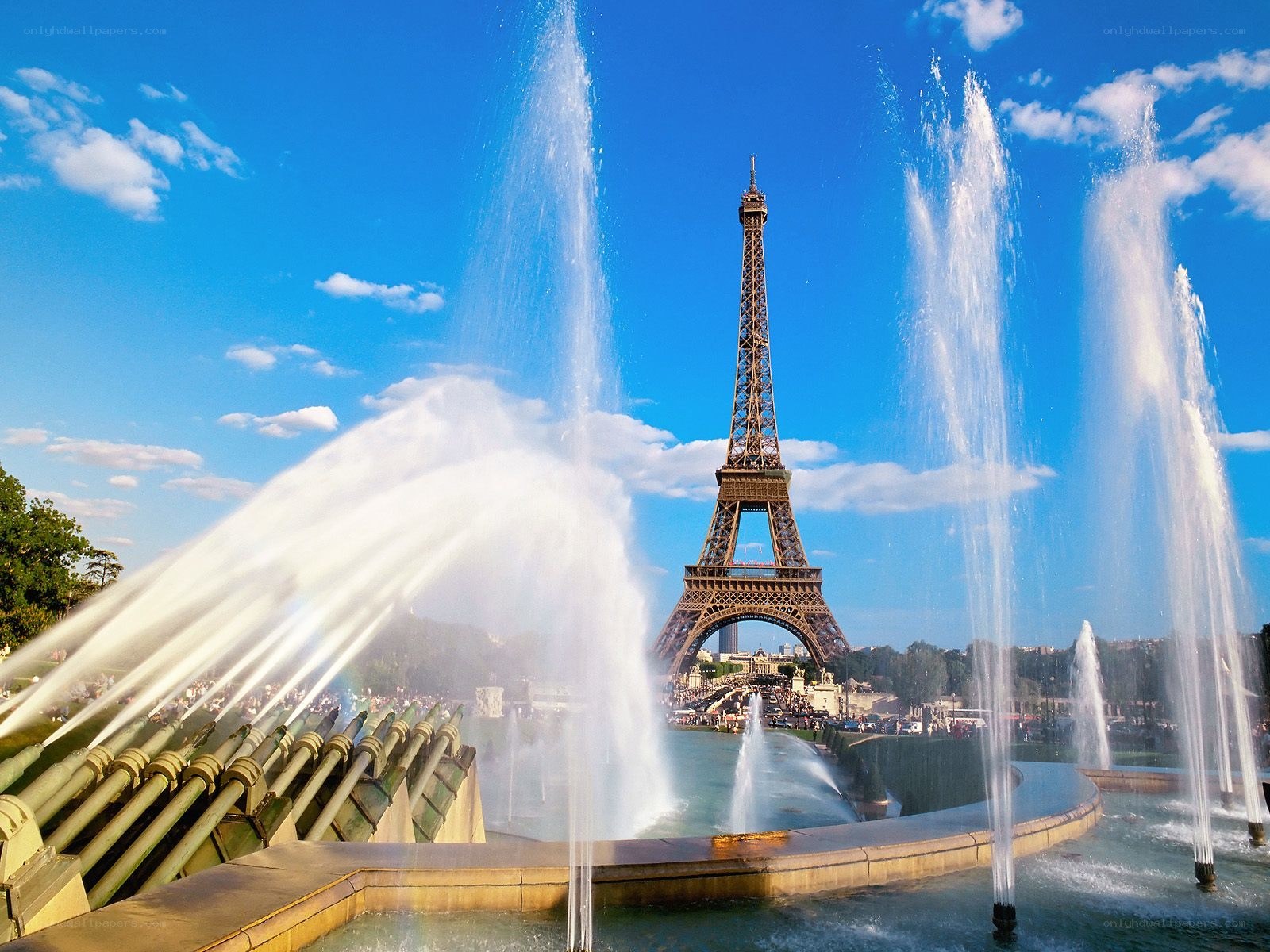 Eiffel Tower with fountains