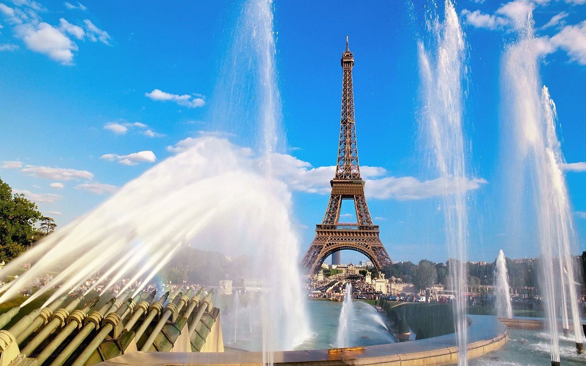 Eiffel Tower with fountains