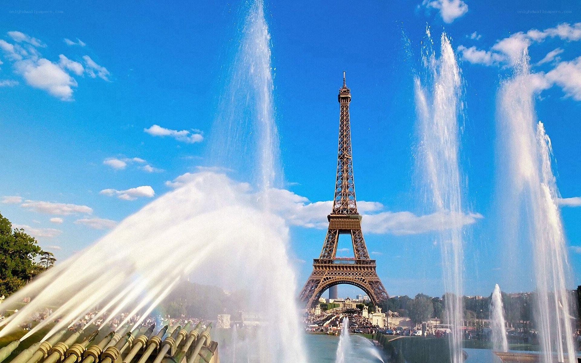 Eiffel Tower with fountains
