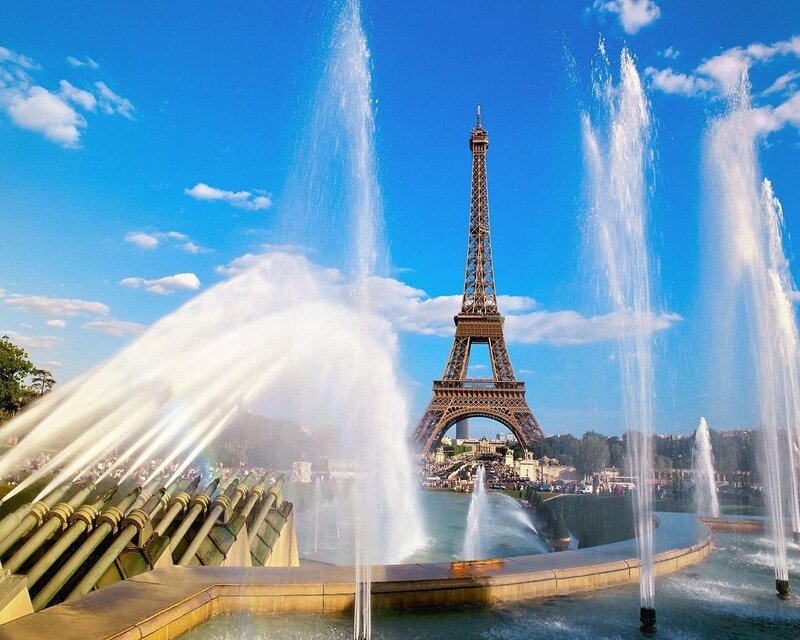 Eiffel Tower with Fountains — Blue