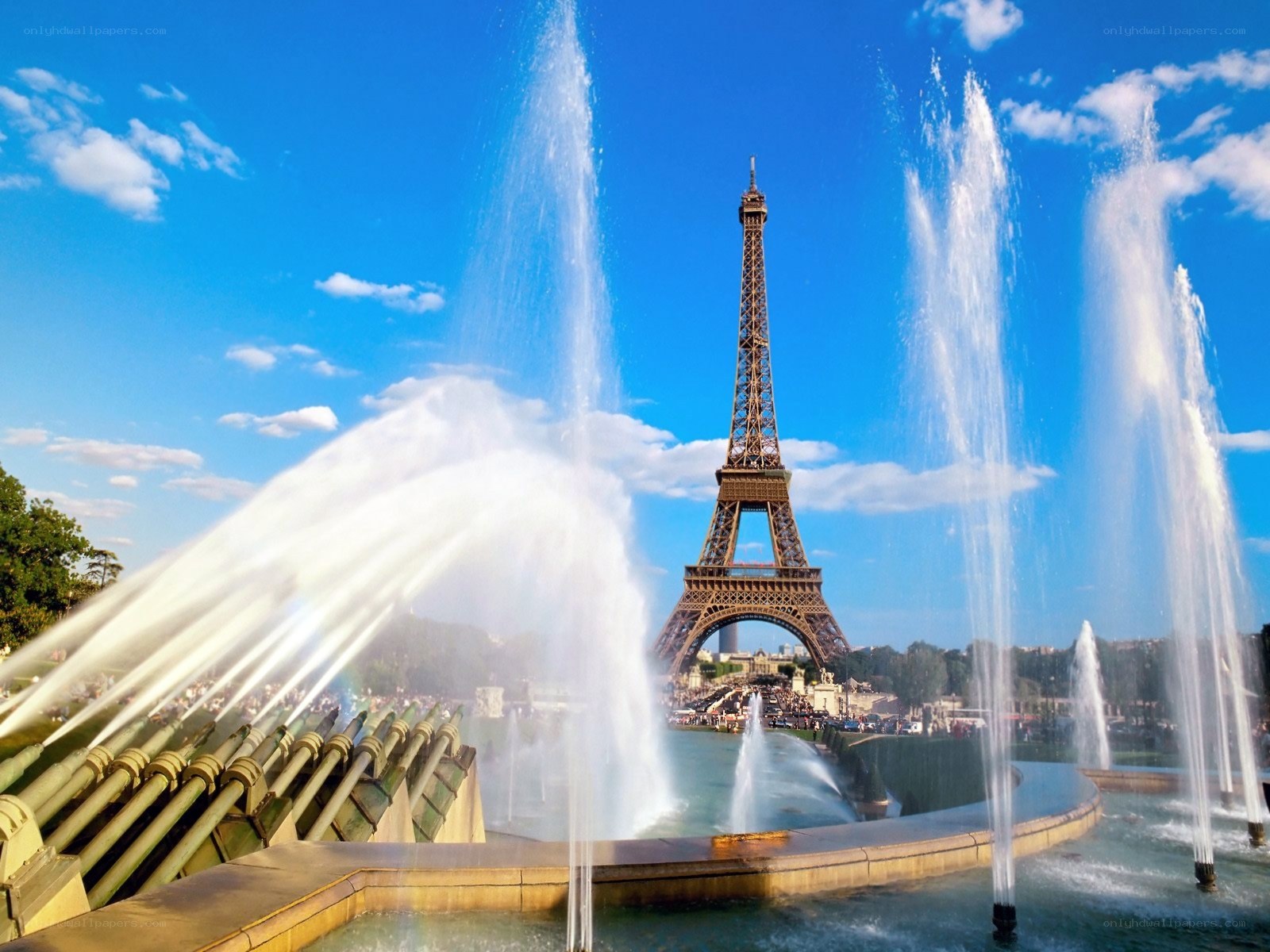 Eiffel Tower with fountains