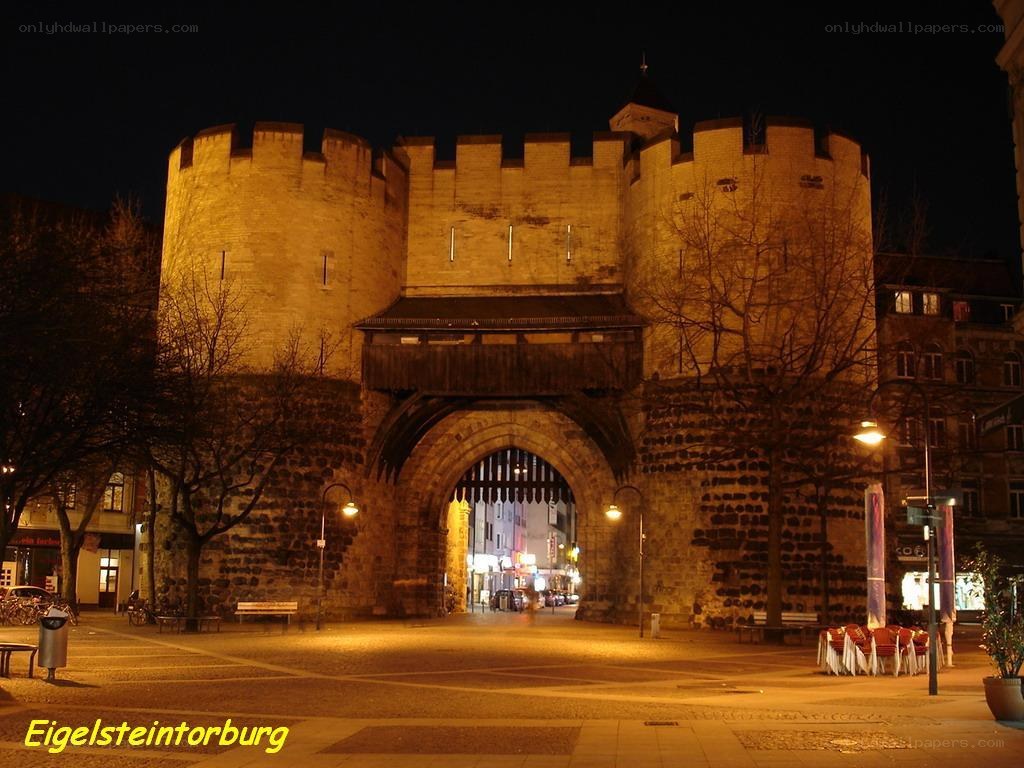 Eigelstein Tor at night