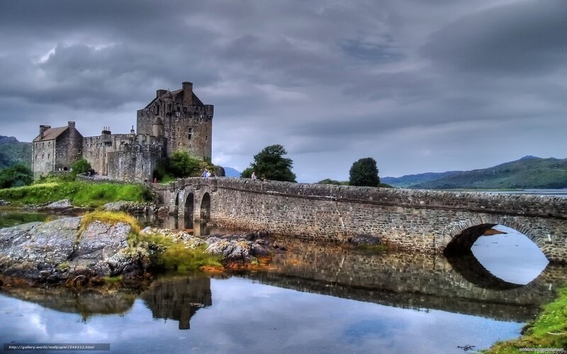 Eilean Donan Castle and bridge