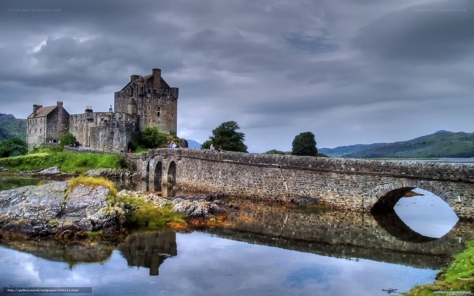 Eilean Donan Castle and bridge