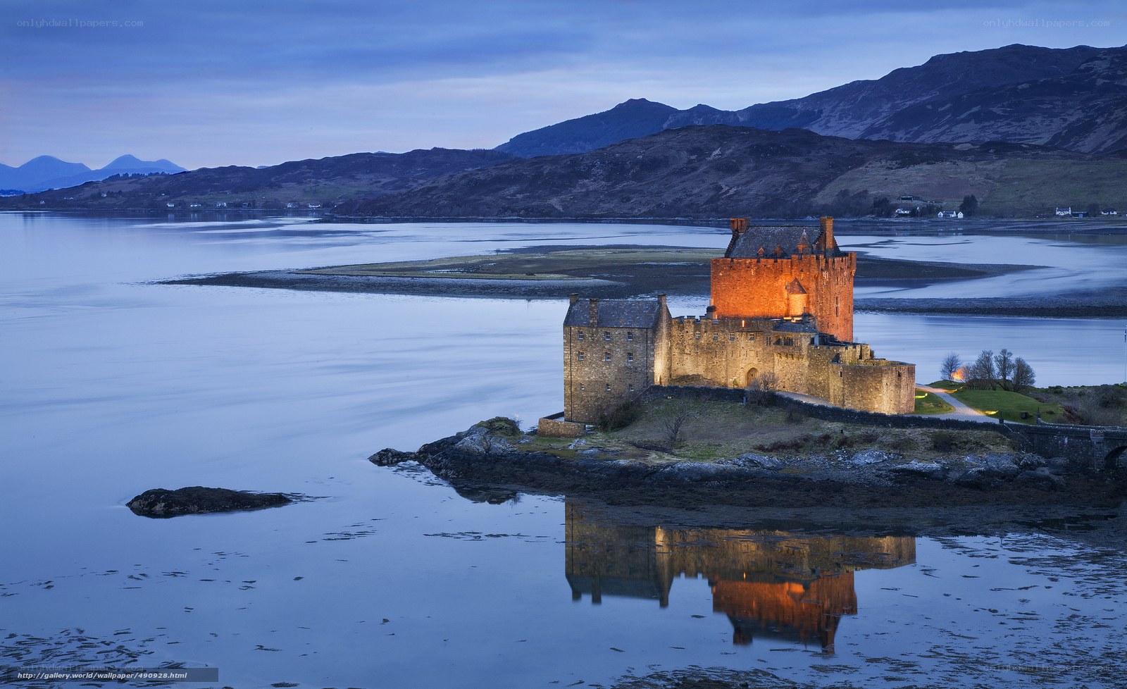Eilean Donan Castle at dusk
