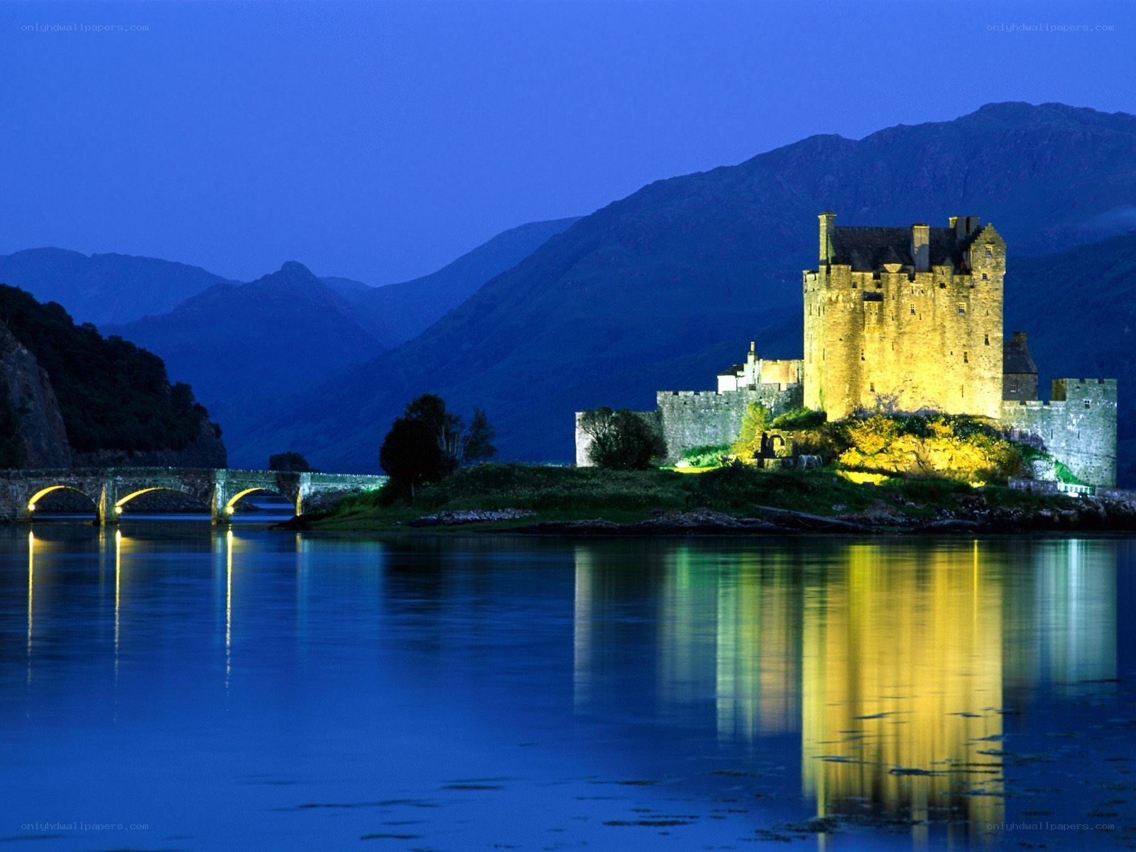 Eilean Donan Castle at dusk