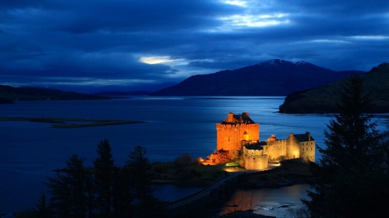 Eilean Donan Castle at dusk