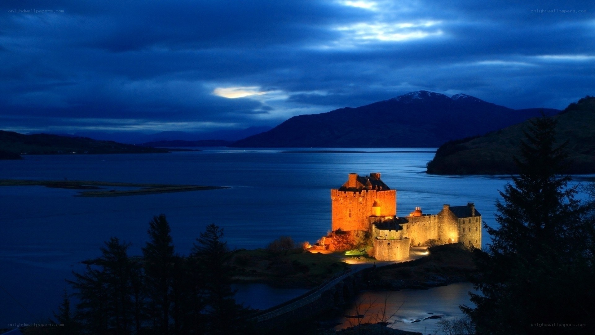 Eilean Donan Castle at dusk