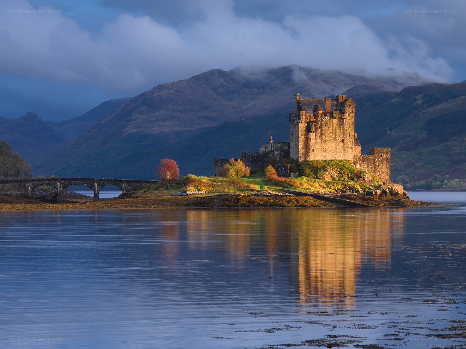 Eilean Donan Castle at dusk