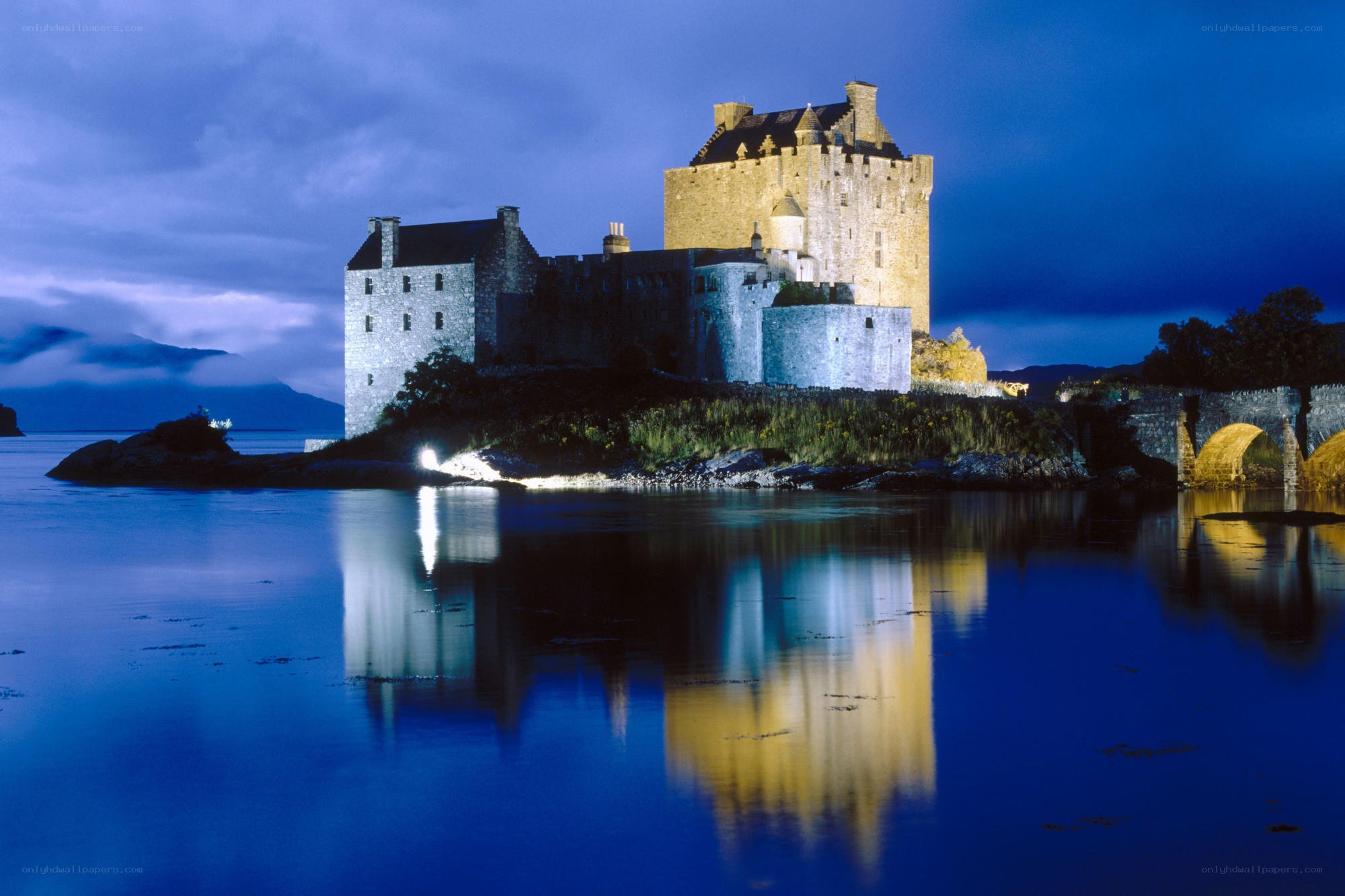 Eilean Donan Castle at dusk