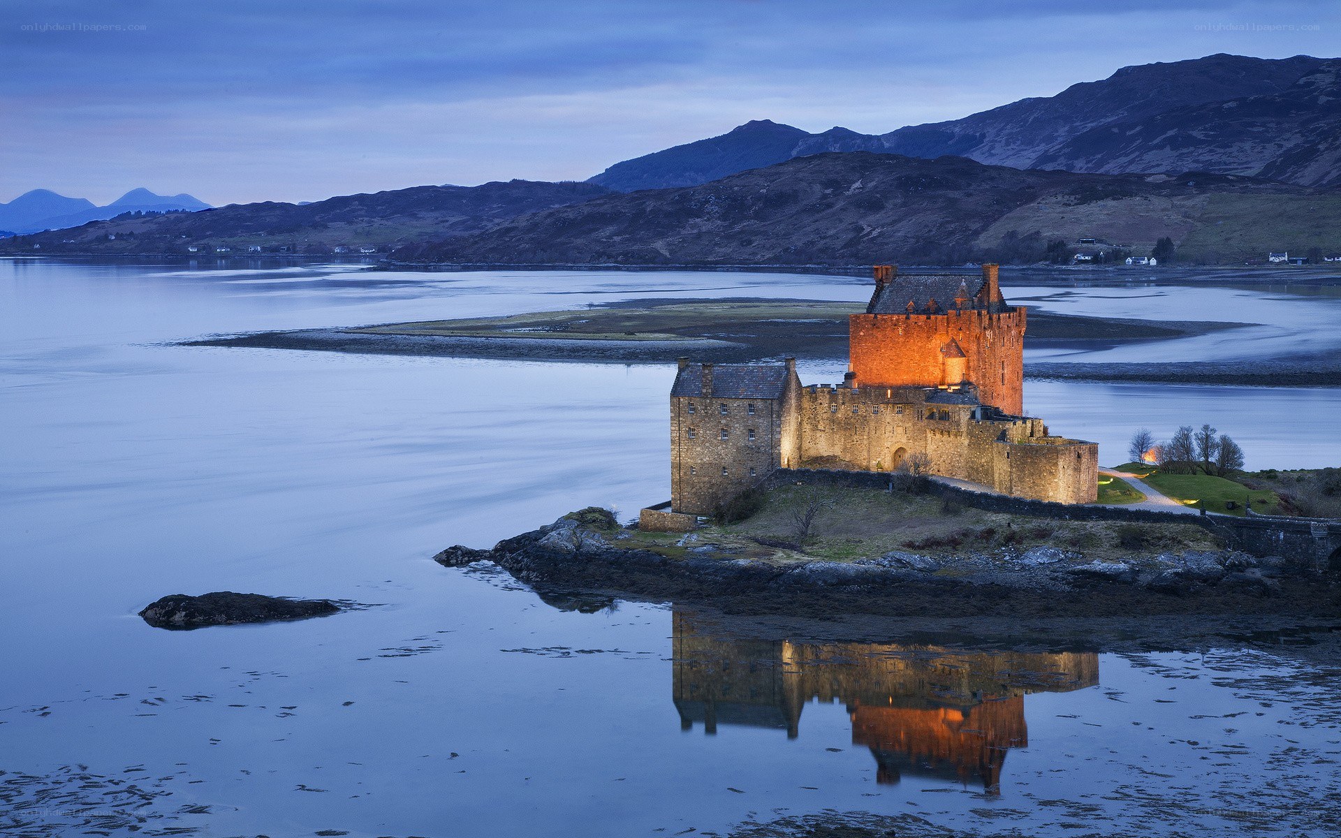 Eilean Donan Castle at dusk