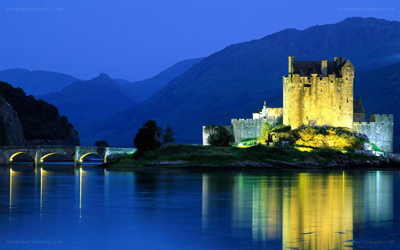 Eilean Donan Castle at dusk