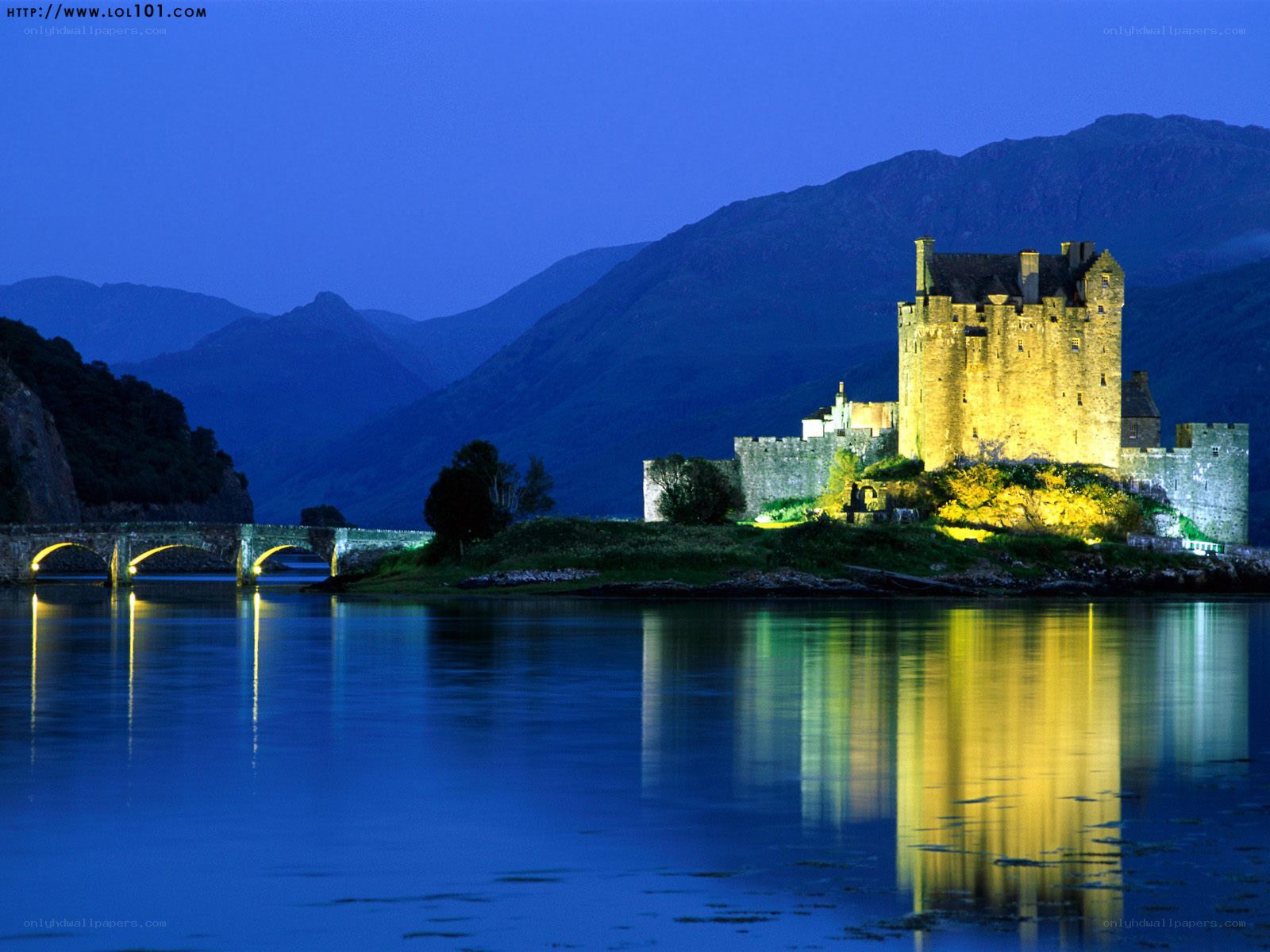 Eilean Donan Castle at dusk