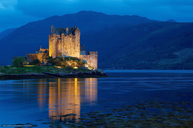 Eilean Donan Castle at dusk