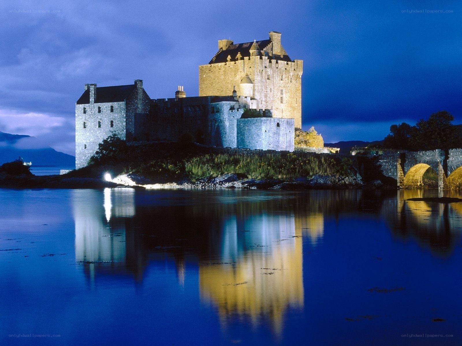 Eilean Donan Castle at dusk