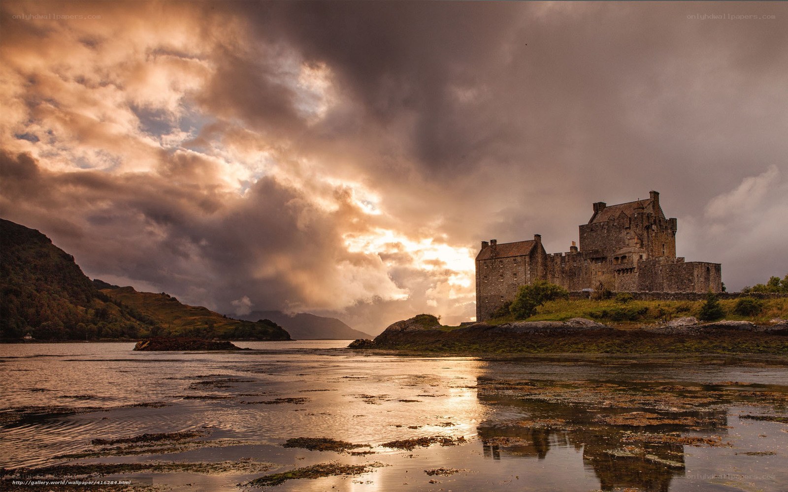 Eilean Donan Castle at sunset