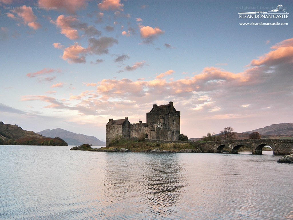 Eilean Donan Castle at sunset
