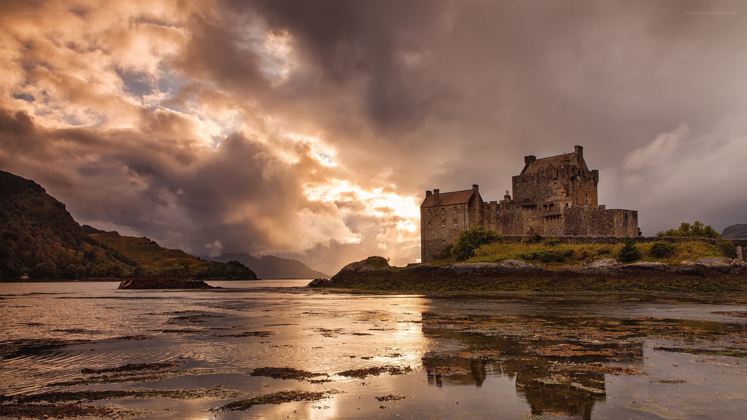 Eilean Donan Castle at sunset