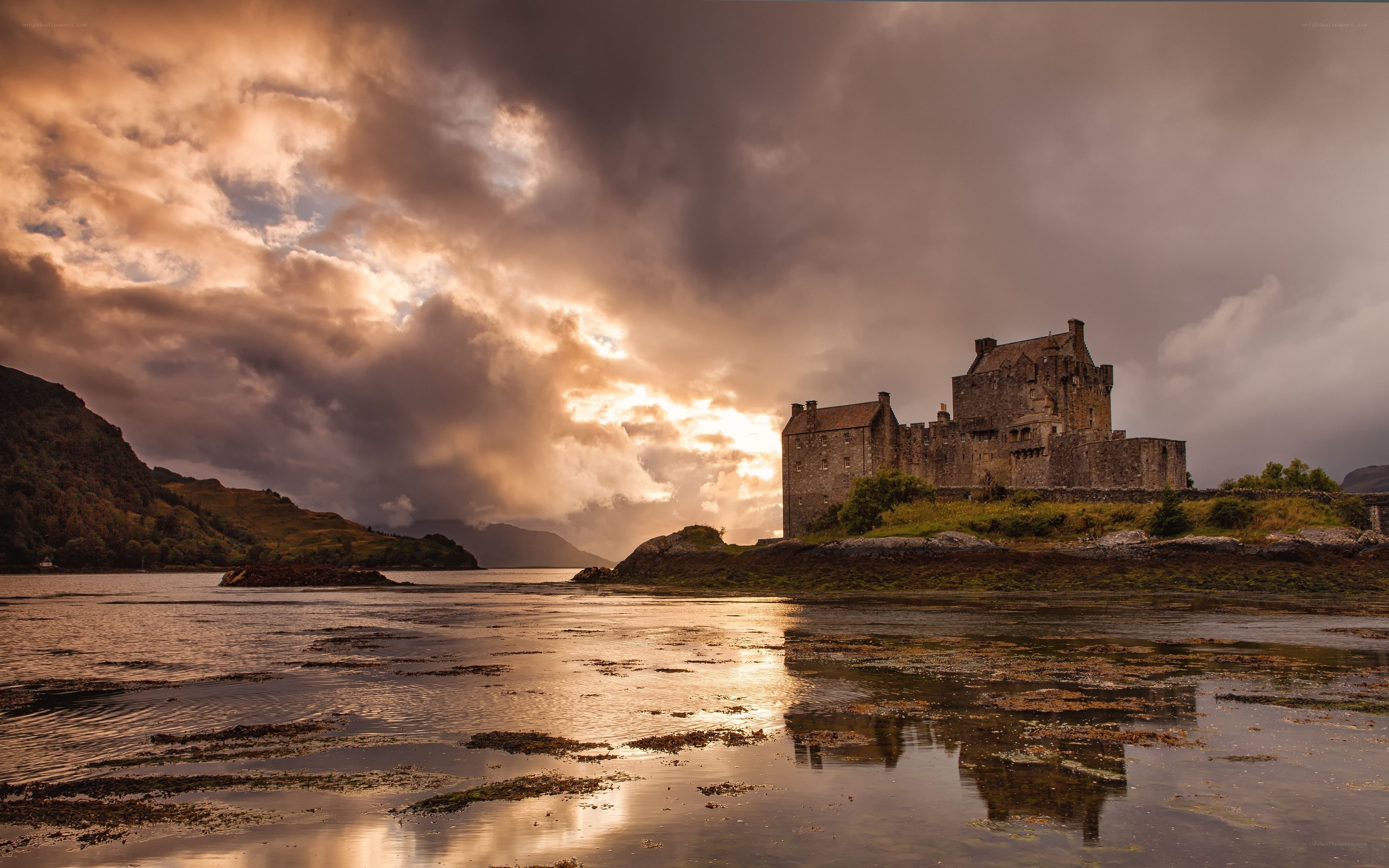 Eilean Donan Castle at sunset