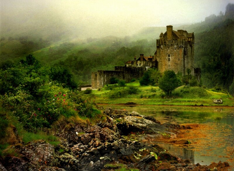 Eilean Donan Castle — Green, Misty