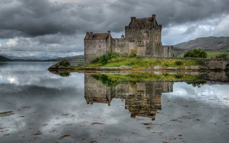 Eilean Donan Castle — Mountains