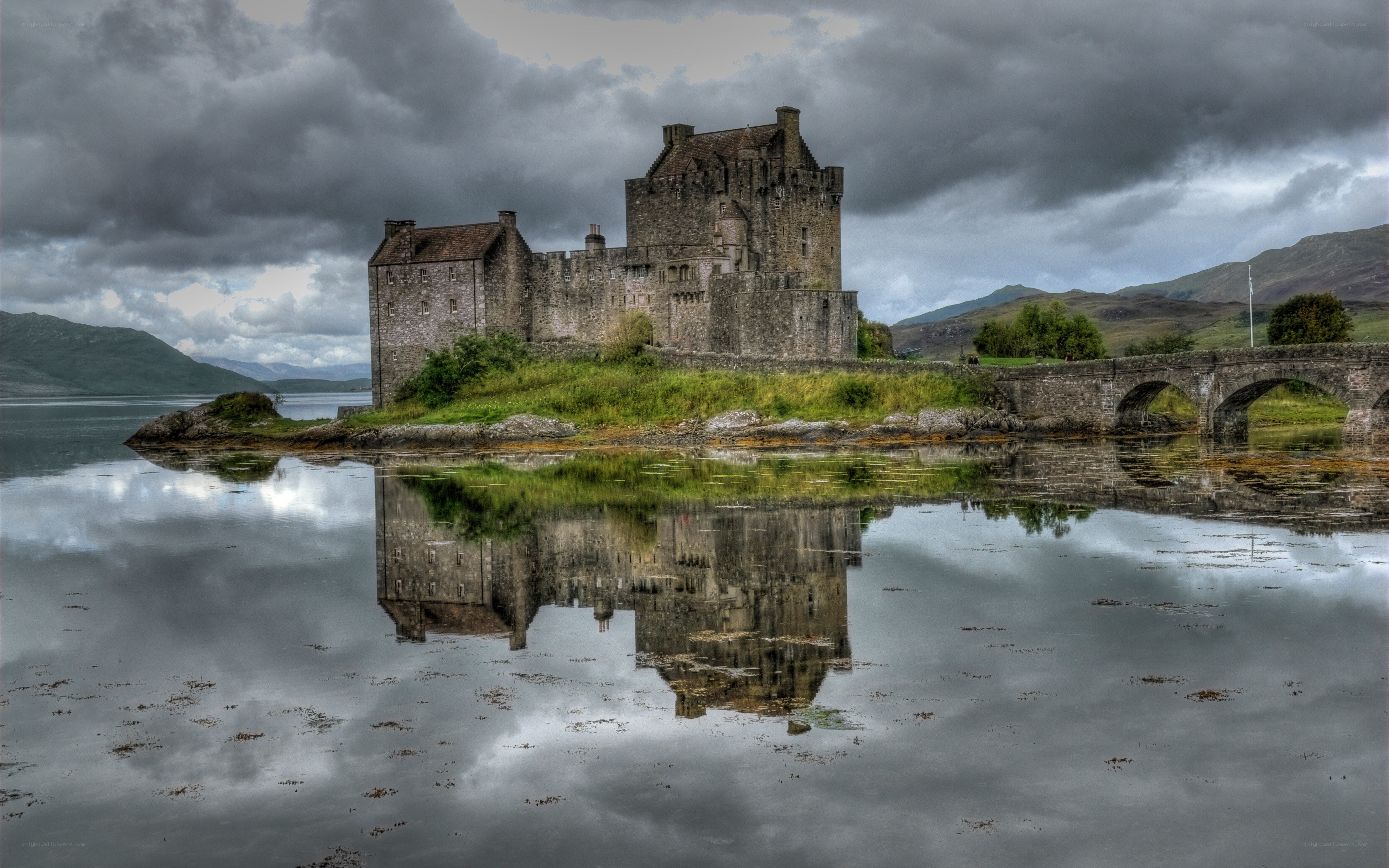 Eilean Donan Castle reflection