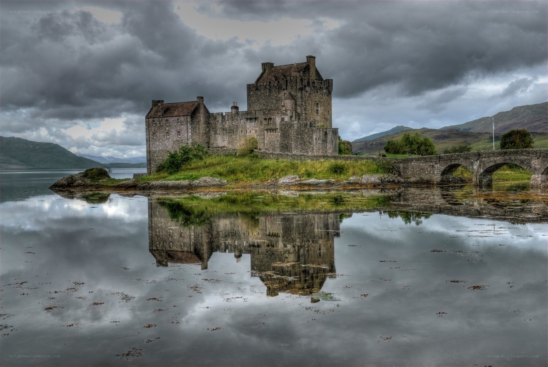 Eilean Donan Castle reflection