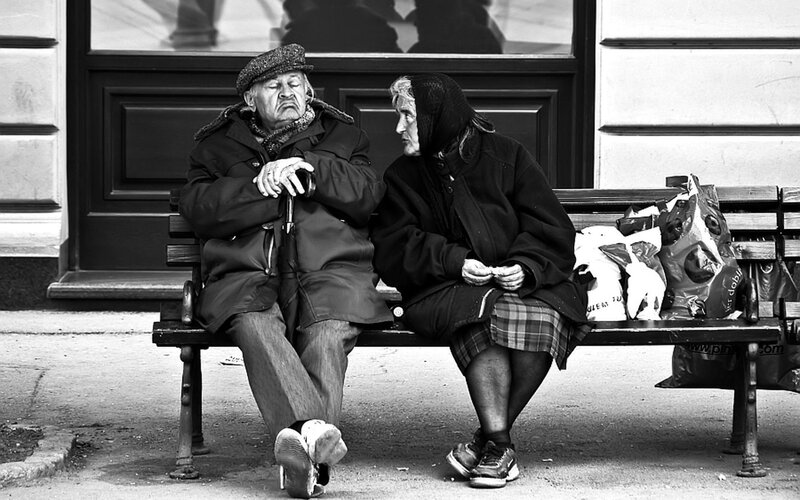 Elderly couple on a bench