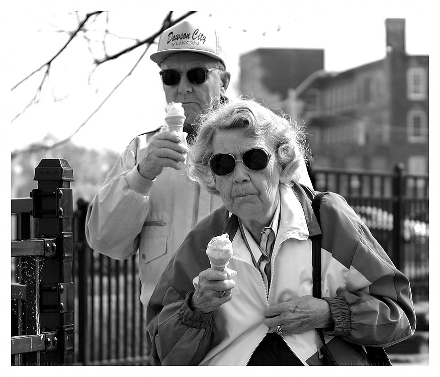Elderly couple with ice cream