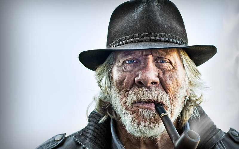Elderly Man with Pipe — Black