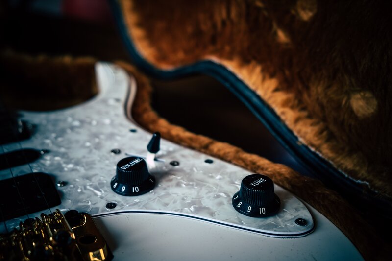Electric guitar control knobs