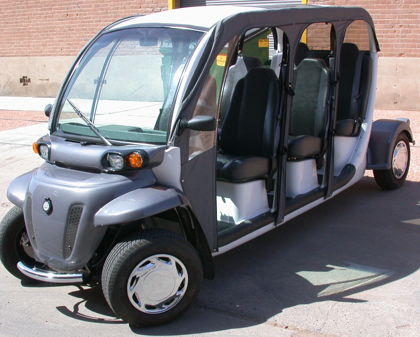 electric passenger shuttle vehicle