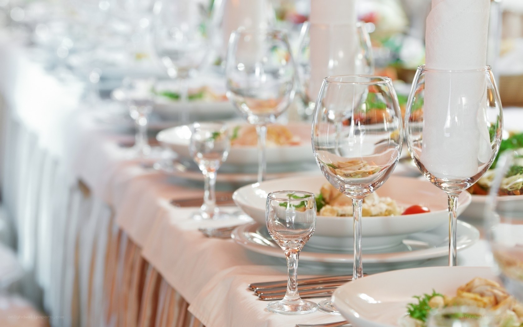 Elegant banquet table setting