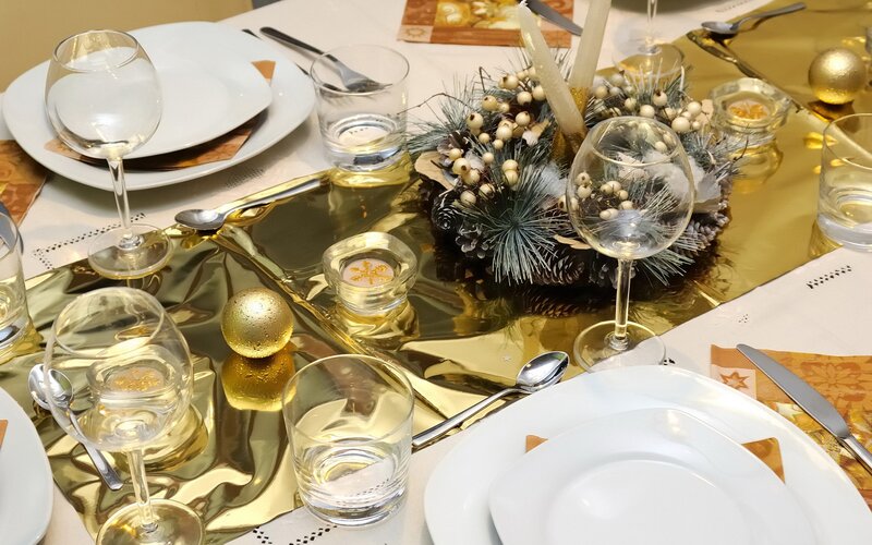 elegant holiday table setting