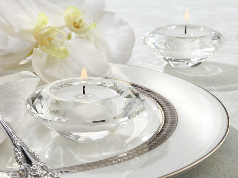 Elegant table setting with candles