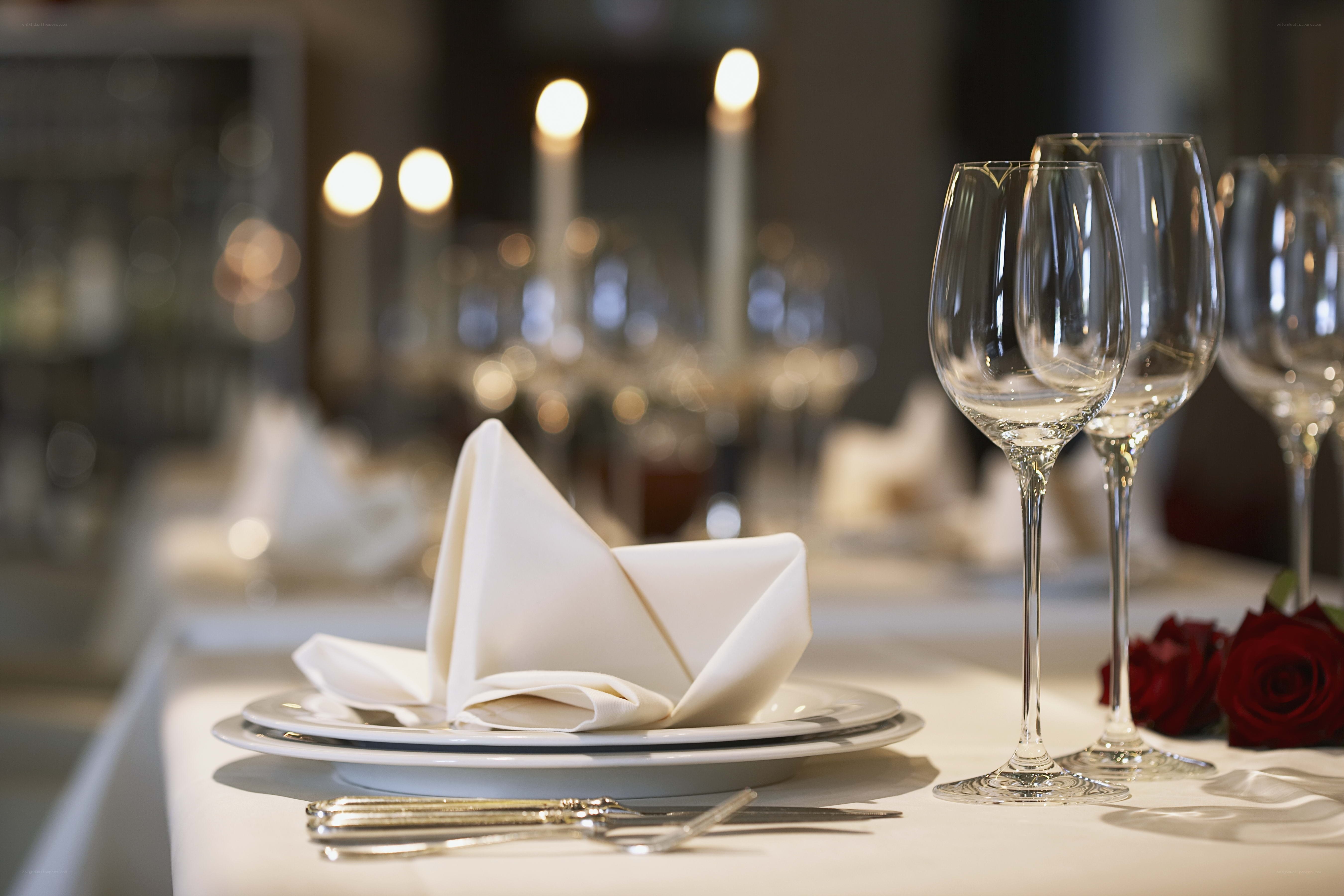 Elegant table setting with candles