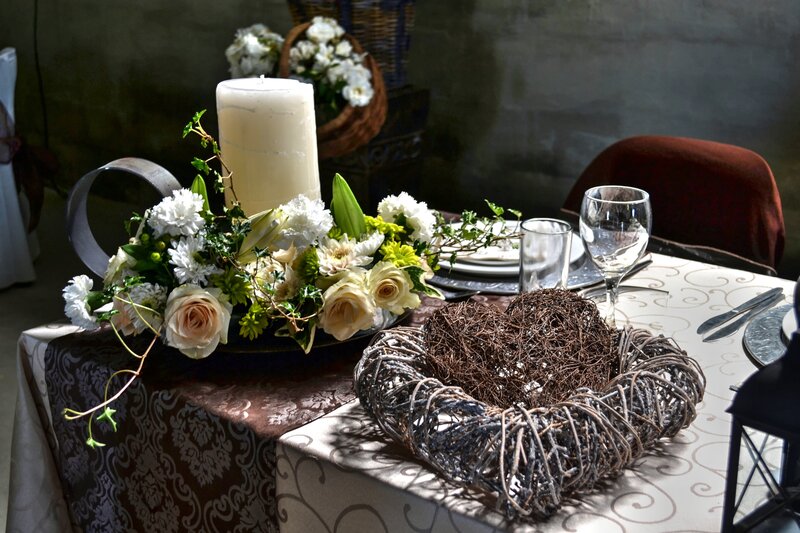 Elegant table setting with floral centerpiece