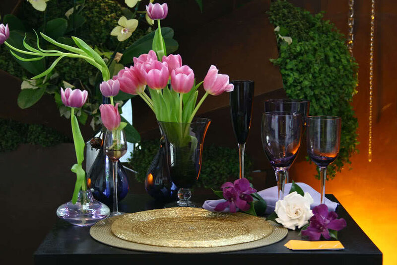 Elegant table setting with flowers