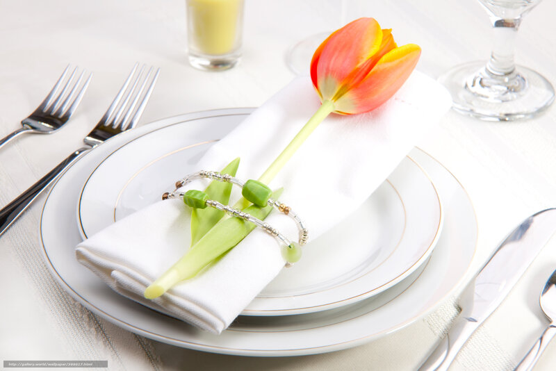 Elegant table setting with tulip