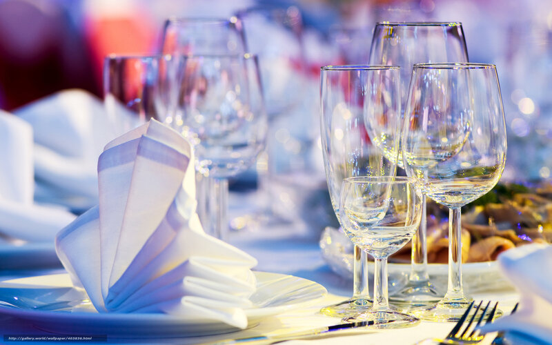 Elegant table setting with wine glasses
