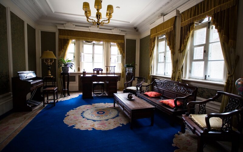 elegant vintage living room